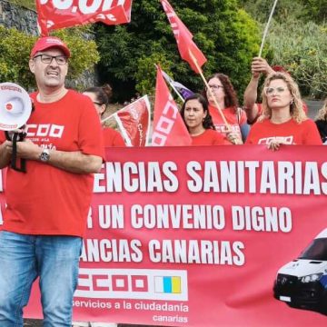 Trabajadores de ambulancias se concentran ante el Hospital de La Palma y denuncian el bloqueo patronal del convenio colectivo