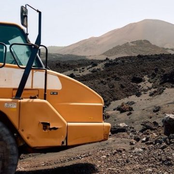 Las obras de reconstrucción del tramo de la LP-2 sobre las coladas del Tajogaite superan el 30% de ejecución