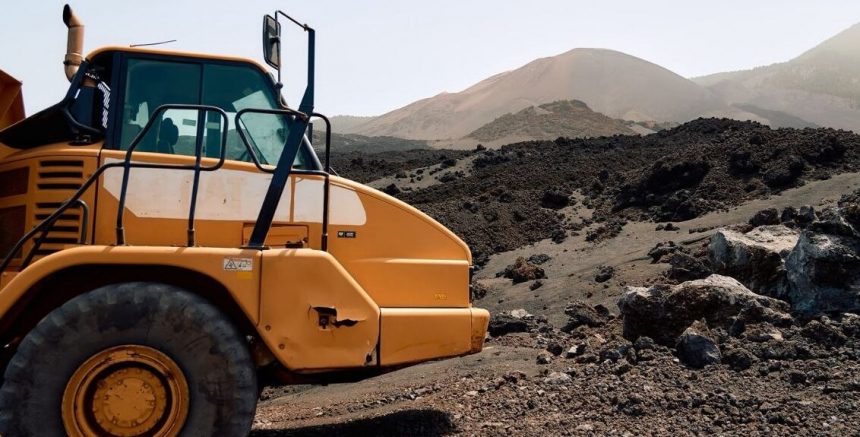 FORMATO OBRAS LP2 COLADAS Las obras de reconstrucción del tramo de la LP-2 sobre las coladas del Tajogaite superan el 30% de ejecución