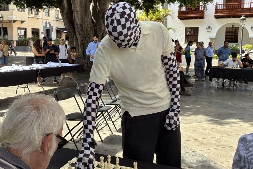 Rey Enigma triunfa en Los Llanos de Aridane: 26 victorias y dos tablas tras casi cuatro horas de ajedrez